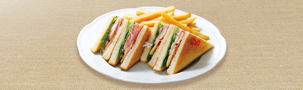 ハムとベーコンとチキンのクラブハウスサンド