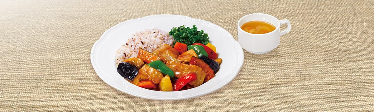 国産豚と彩り野菜の黒酢ソース&雑穀ごはんランチ(スープ付)