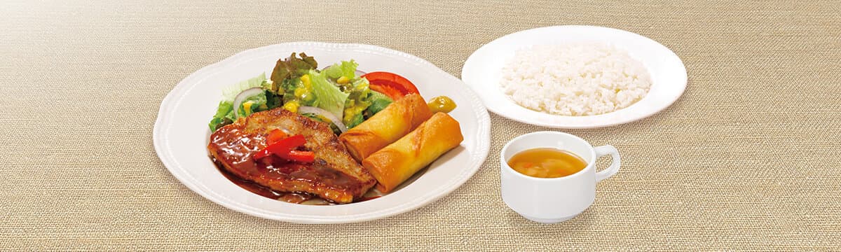 (月)国産豚のグリル特製焼肉ソース&春巻ランチ