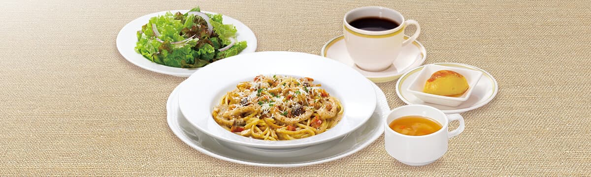 国産豚ときのこのポルチーニクリームソースのスパゲッティスペシャルランチ