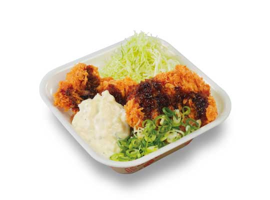Bento de bol de escalope de poulet pané sauce tartare et oignons verts