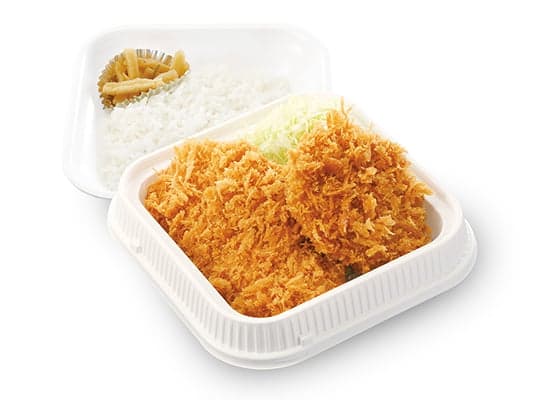 Bento d'échine de porc et croquette de viande hachée (Menchi-katsu)
