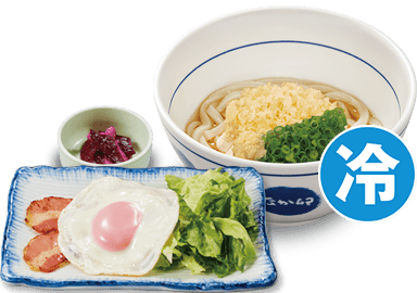 Gekühltes Haikara-Udon mit Speck und Ei