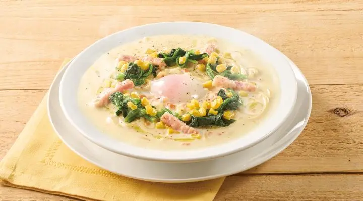チャウボナーラパスタおすすめトッピング(ほうれん草・コーン)