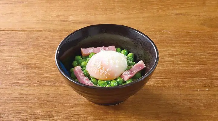 青豆と温泉卵のほっとサラダ