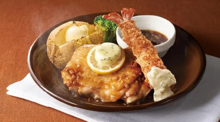 徳島県産阿波尾鶏のステーキ醤油ガーリックソース&海老フライ