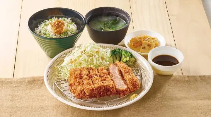 しらすおろしごはんの自家製厚切りひれかつ膳(みそ汁・惣菜つき)