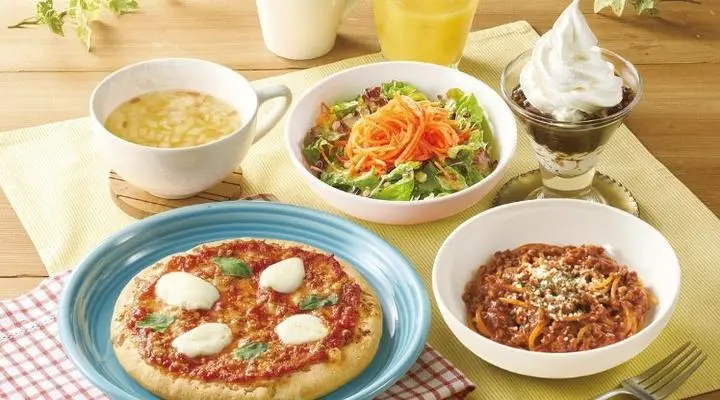 昼プチセットPlus(シャキシャキにんじんサラダ&ちいさなマルゲリータ&ちいさなパスタボロネーゼ&コーヒーゼリーのミニサンデー)