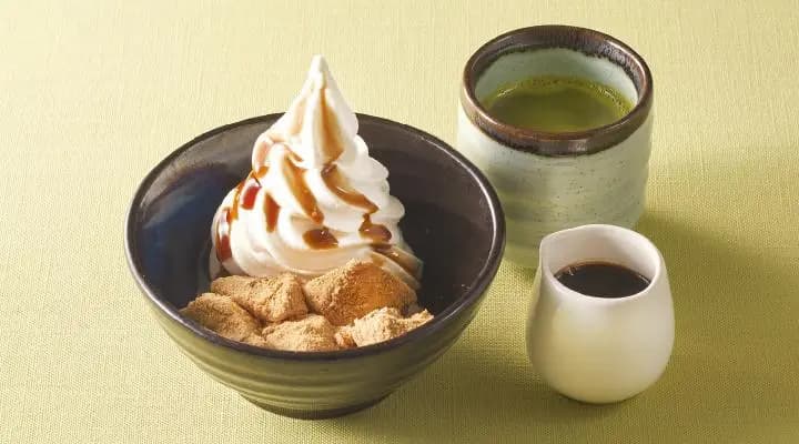 黒糖わらびもちソフト緑茶&黒蜜つき