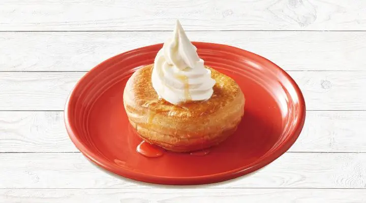 焼きたてデニッシュソフトクリーム添え