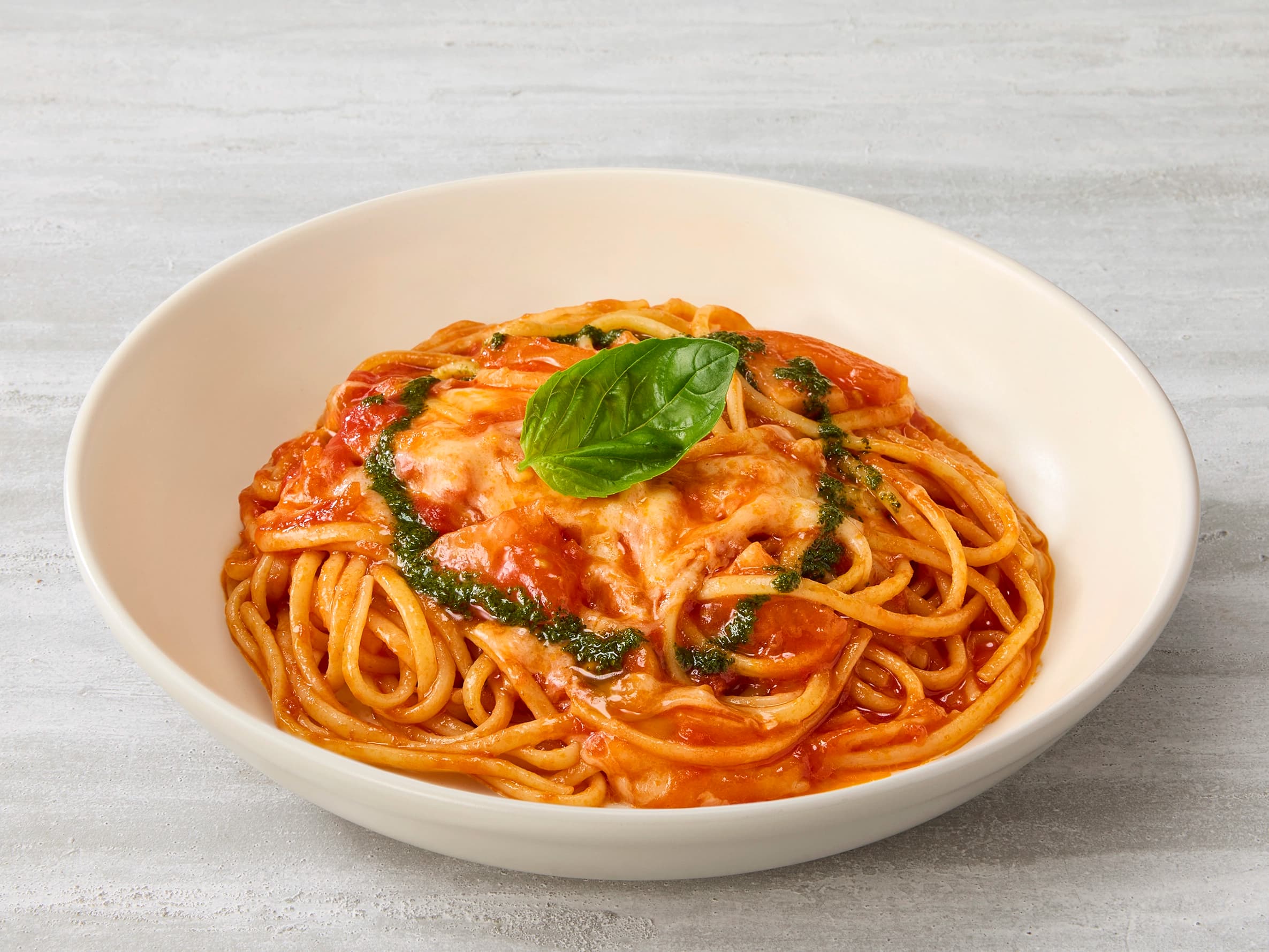 とろ~りモッツアレラのトマトソース 生パスタ