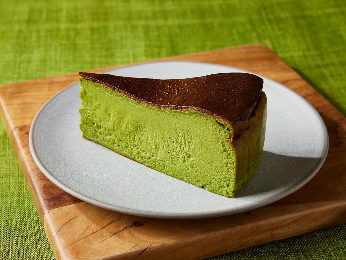 宇治抹茶のバスクチーズケーキ