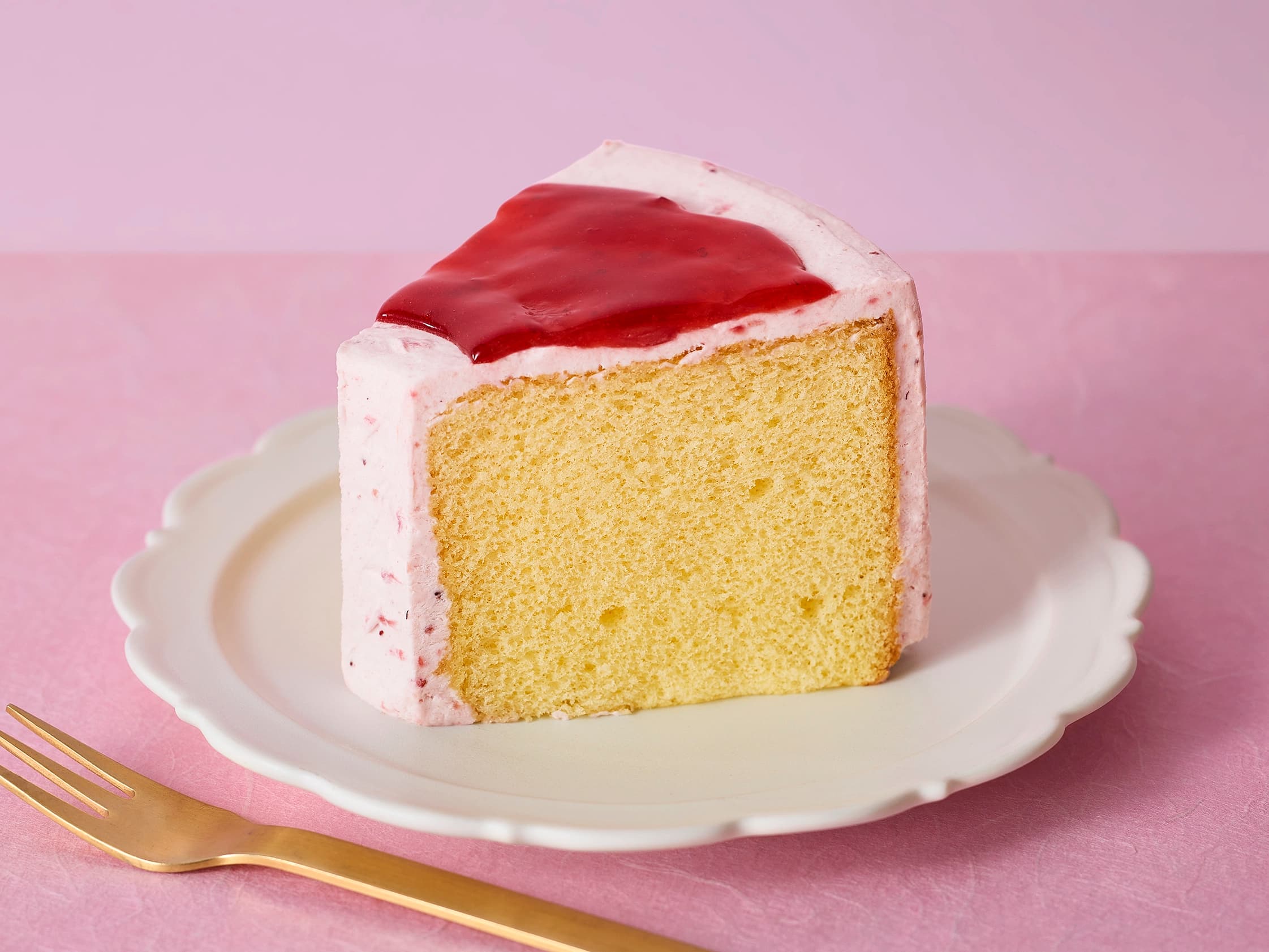 いちごミルクのシフォンケーキ