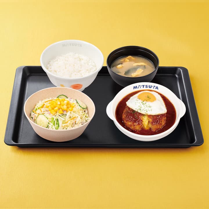 Set-Menü: Hamburg-Steak gefüllt mit 3 schmelzenden Käsesorten in Demi-Glace-Sauce mit Ei