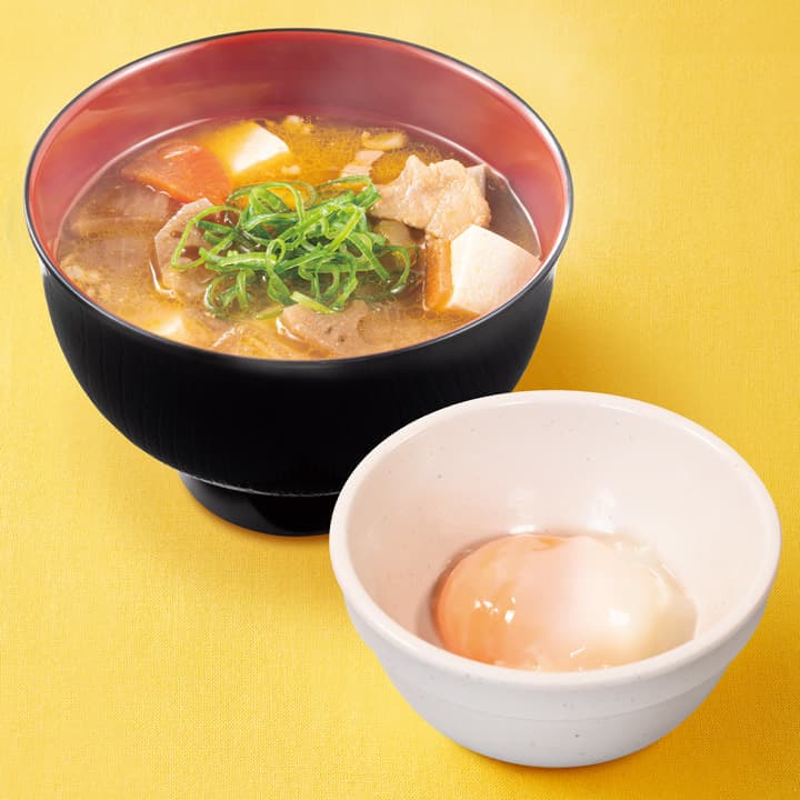 Set mit Tonjiru-Suppe & weichgekochtem Ei