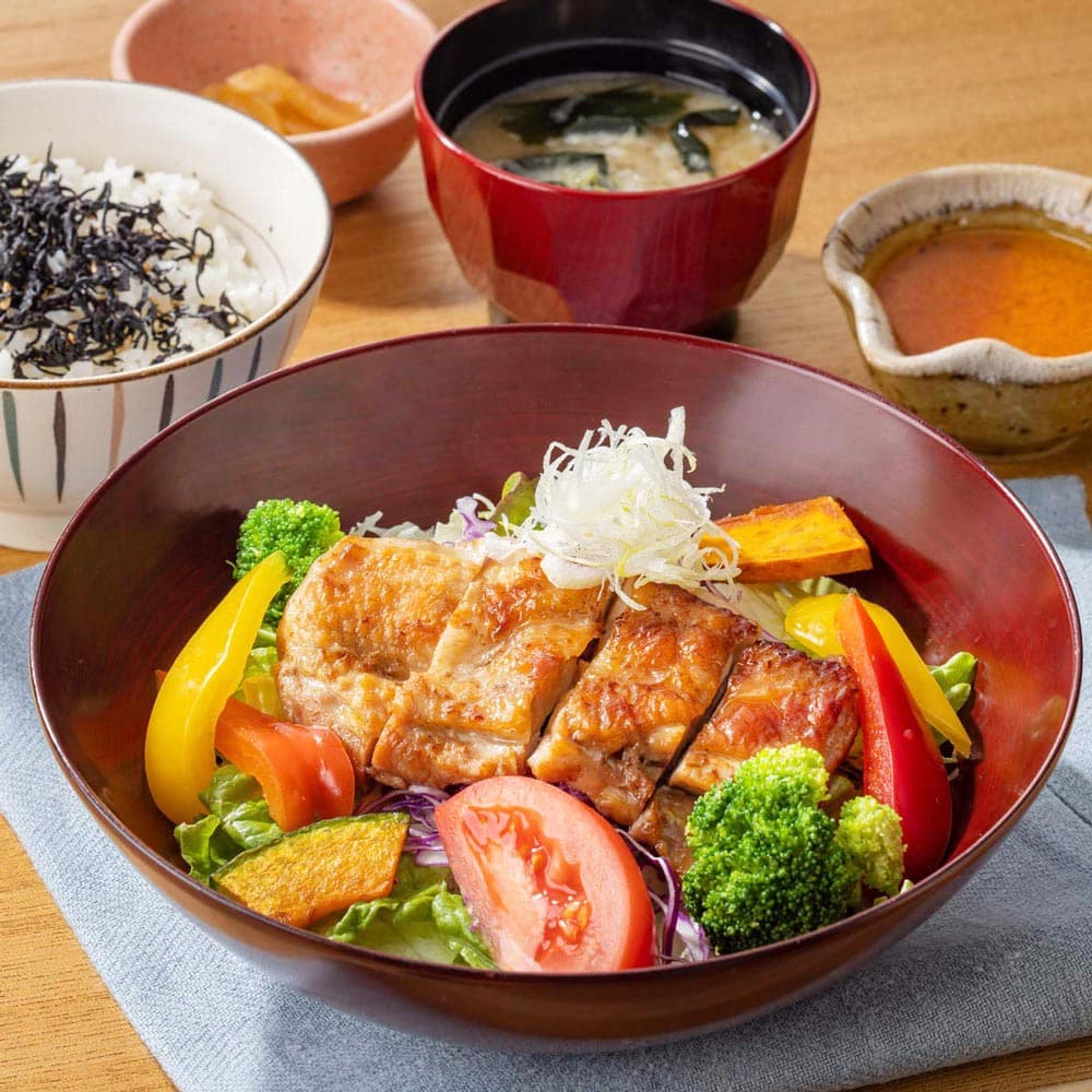 Colorful Salad Bowl with Moromi Chicken & Shiso Hijiki Rice