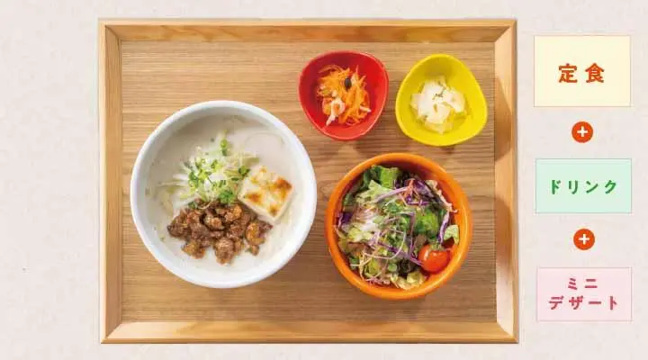 牛炭火焼肉の白湯米糀ミルクうどん&ランチサラダ 選べるデザート&ドリンクセット
