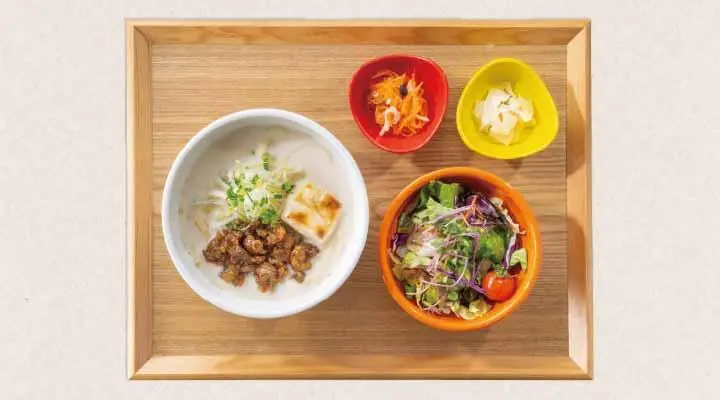 【定食単品】牛炭火焼肉の白湯米糀ミルクうどん&ランチサラダ