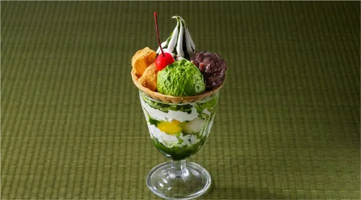 お濃い抹茶クリームの最中ソフトパフェ