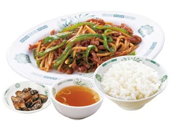 Menú de ternera salteada con pimientos (Chinjao Rosu)
