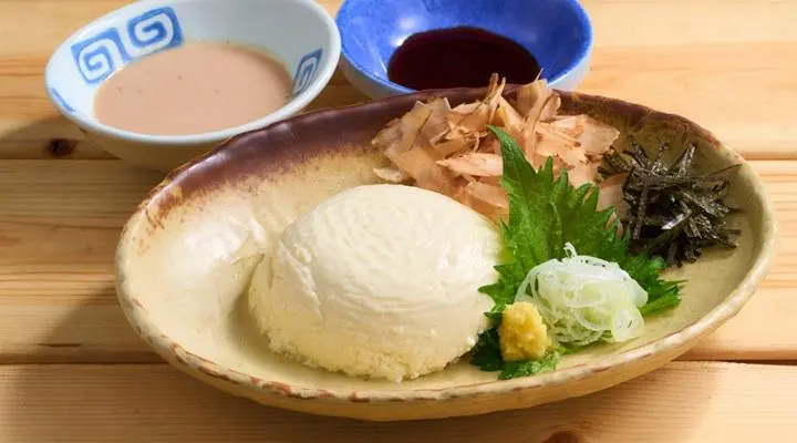 自家製おぼろ豆富(くるみだれ付)