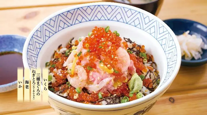 こぼれいくらの海鮮丼(お味噌汁・お新香付き)