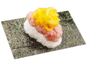 Temaki de atún picado y rábano encurtido (1 pieza)