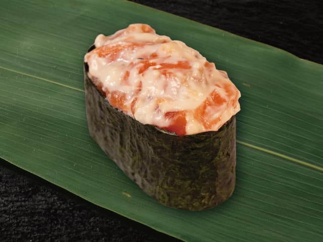 Salmon Cream Cheese Gunkan (1 pc)