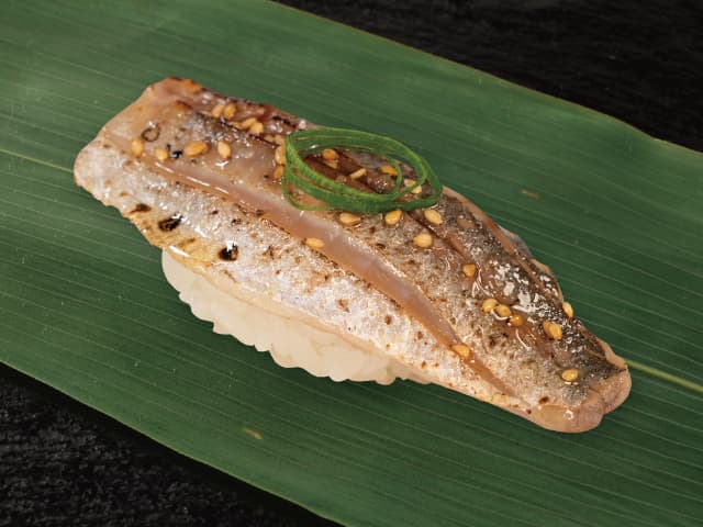 Seared Horse Mackerel with Rock Salt & Sesame Oil (1 Piece)