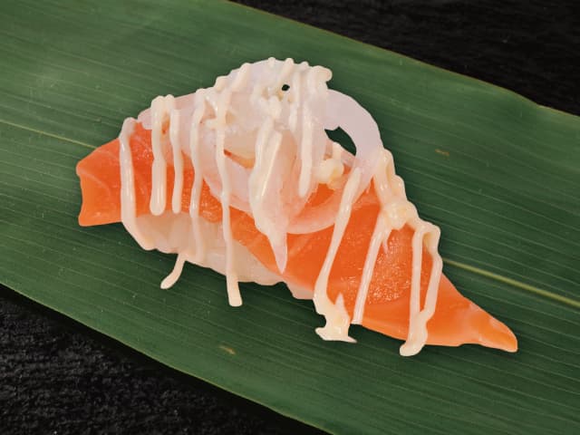 Onion Salmon (1 pc)