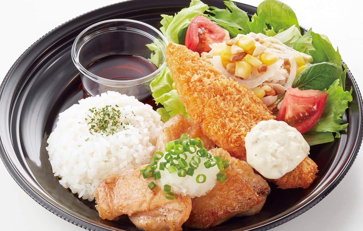 カフェプレートランチ(火曜日)白身魚フライとひとくちチキン&蒸し鶏サラダ