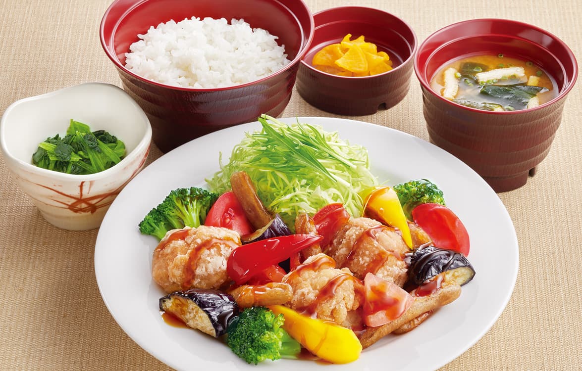 彩り野菜と若鶏の黒酢あんかけ定食