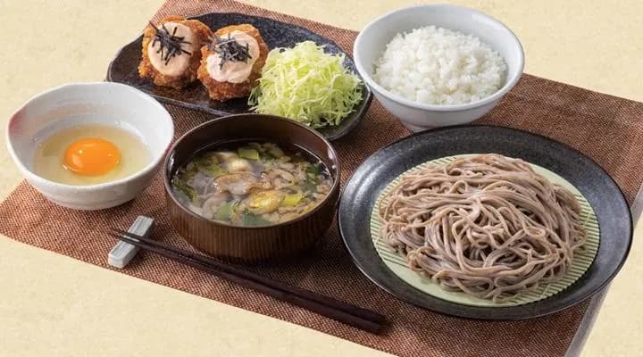 “埼玉秩父”背脂たっぷり肉汁つけ蕎麦定食(生卵・明太マヨから揚げ付き)
