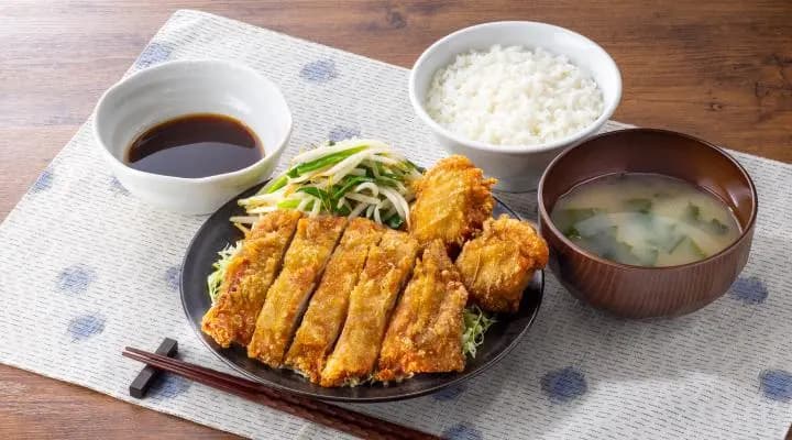 ジンギスカンダレで食べる“北海道”よくばりザンギ定食
