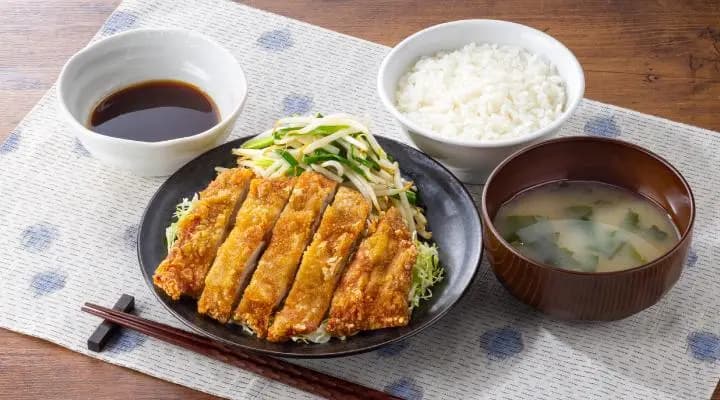ジンギスカンダレで食べる“北海道”ザンギ定食