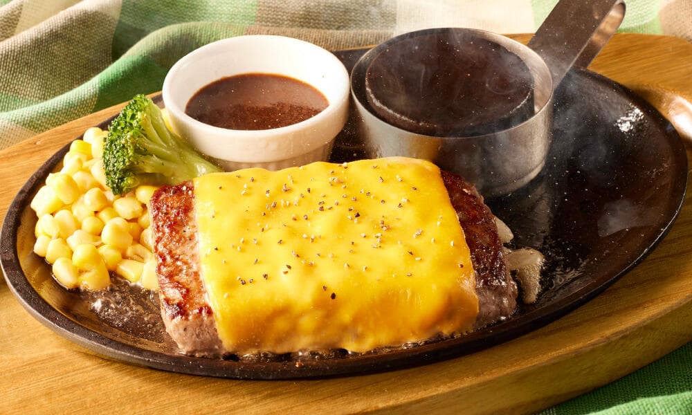 ビーフハンバーグステーキ チェダーチーズ