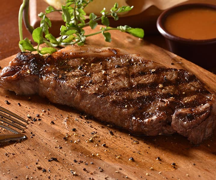 Inländisches Sirloin-Steak vom offenen Grill
