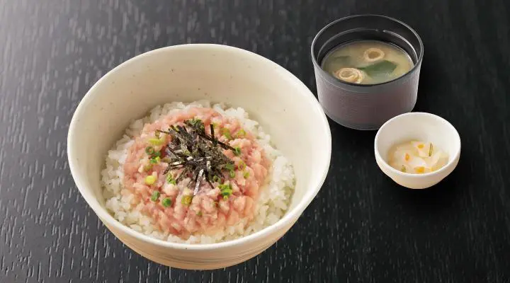 ねぎとろ丼味噌汁・漬物付き