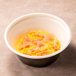 生ハムとベーコンの カルボナーラ