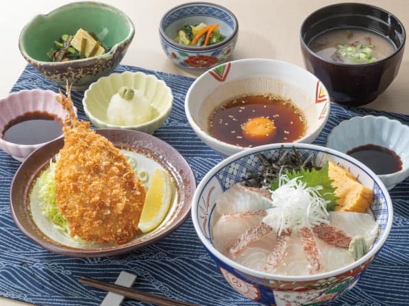 宇和島風出汁かけ鯛めし御膳と長崎県産あじフライ