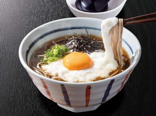 Warmer Soba mit heimischem geriebenem Yams