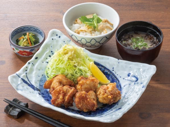 若鶏のから揚げと定食セット
