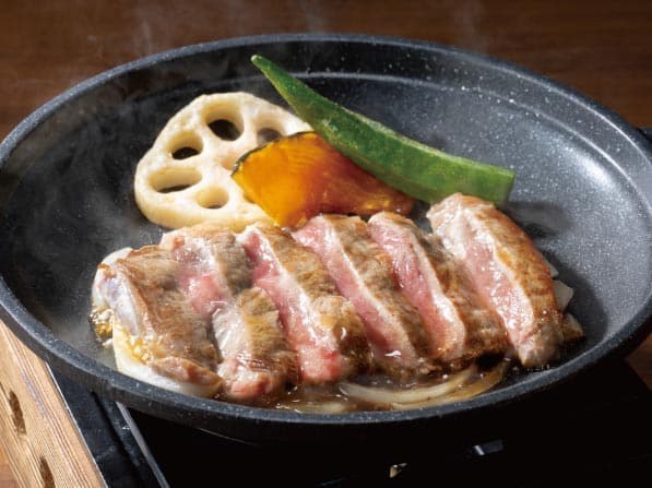 熟成サーロインと野菜の陶板焼き