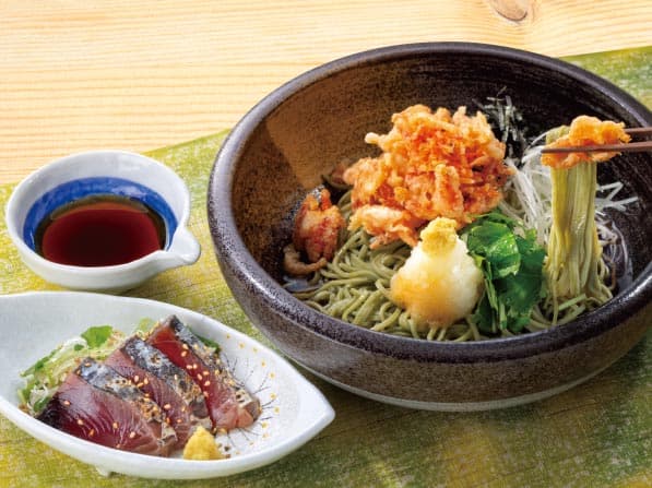 桜海老のばら天のせ香味ぶっかけそばと藁薫かつおのたたき
