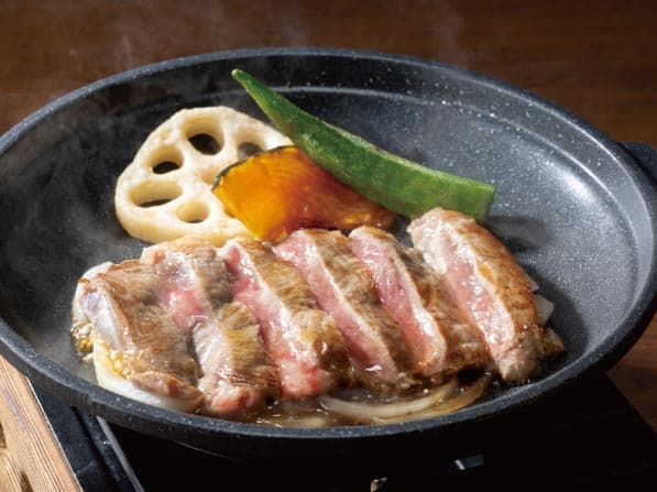 熟成サーロインと野菜の陶板焼き