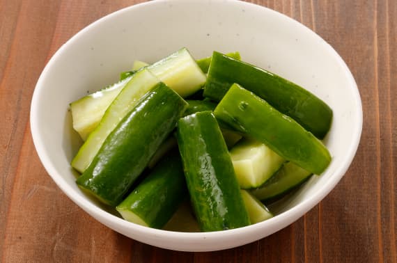 Gurke mit Salz-Dressing