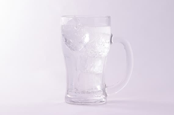 Litschi-Likör mit Soda