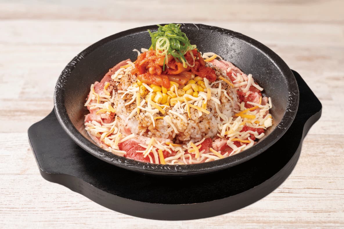 ¡NUEVO! Arroz con carne kalbi, kimchi, queso y pimienta