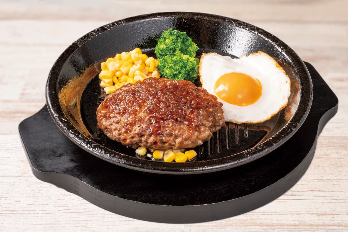 Filete de hamburguesa grueso con huevo frito