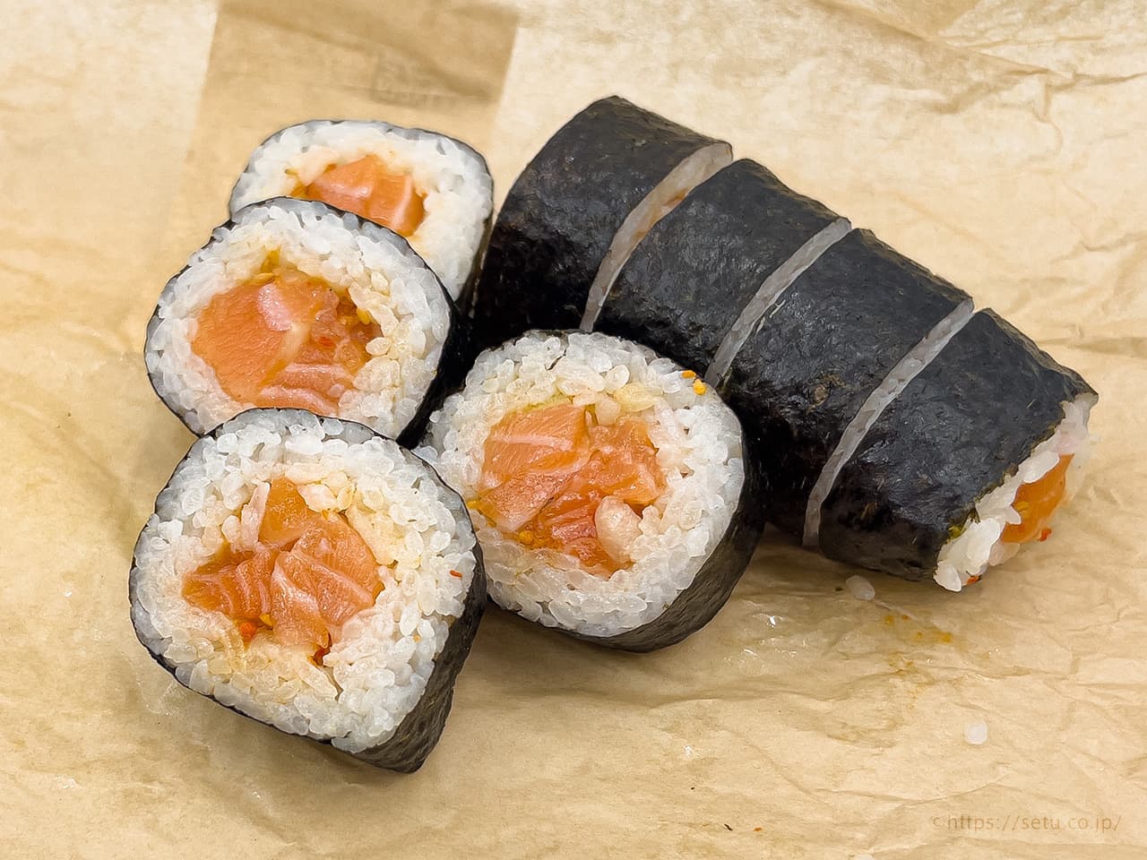 SALMON POKE ROLL